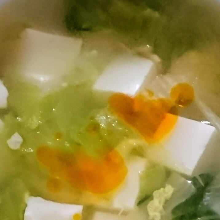 暑い日はラー油を効かせて‼ レタスと豆腐のスープ